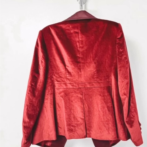 Elegant Velvet Blazer and Pants in Rich Burgundy - Picture 5 of 8